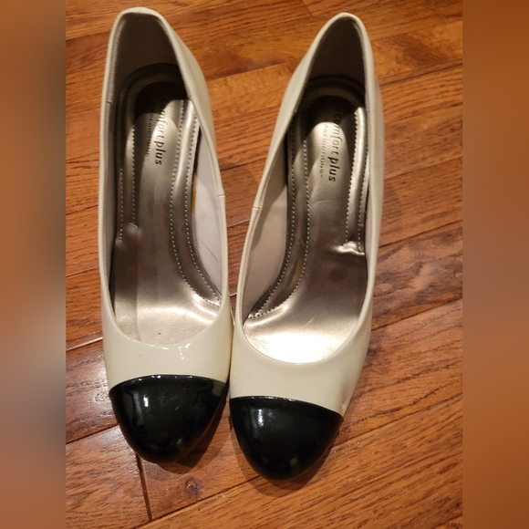 Patent cream/off white 3" heels - Picture 3 of 3